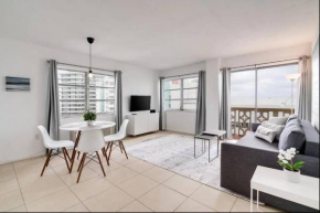 1203- Modern 1BR & 2BA Apartment with Balcony